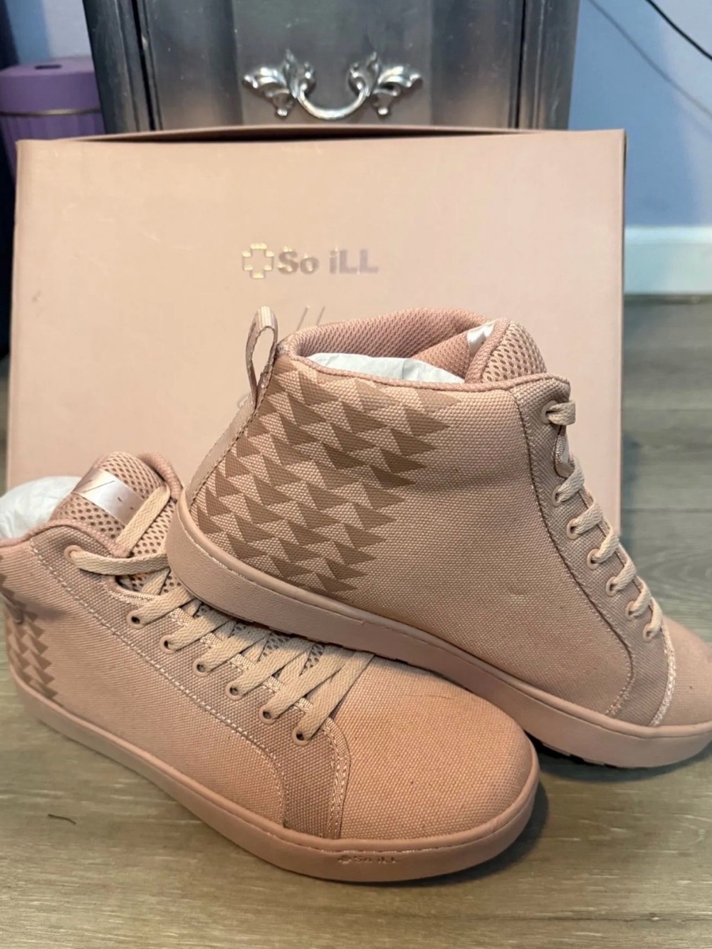 So iLL unisex  Lace-Up High Top Boots in Blush Pink so I'll